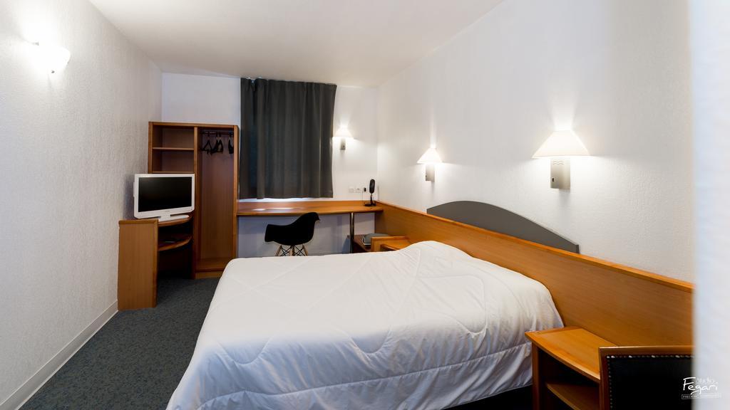 Hotel First Ροντέζ Δωμάτιο φωτογραφία