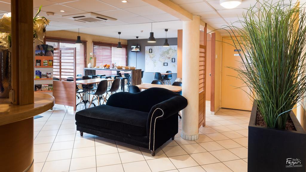 Hotel First Ροντέζ Εξωτερικό φωτογραφία