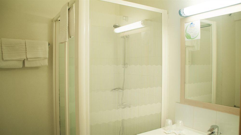 Hotel First Ροντέζ Εξωτερικό φωτογραφία